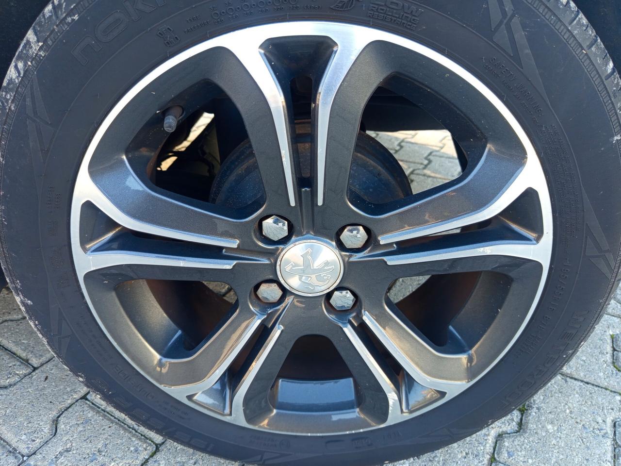 Peugeot 208 1.2 VTi 82 CV 5 porte Allure