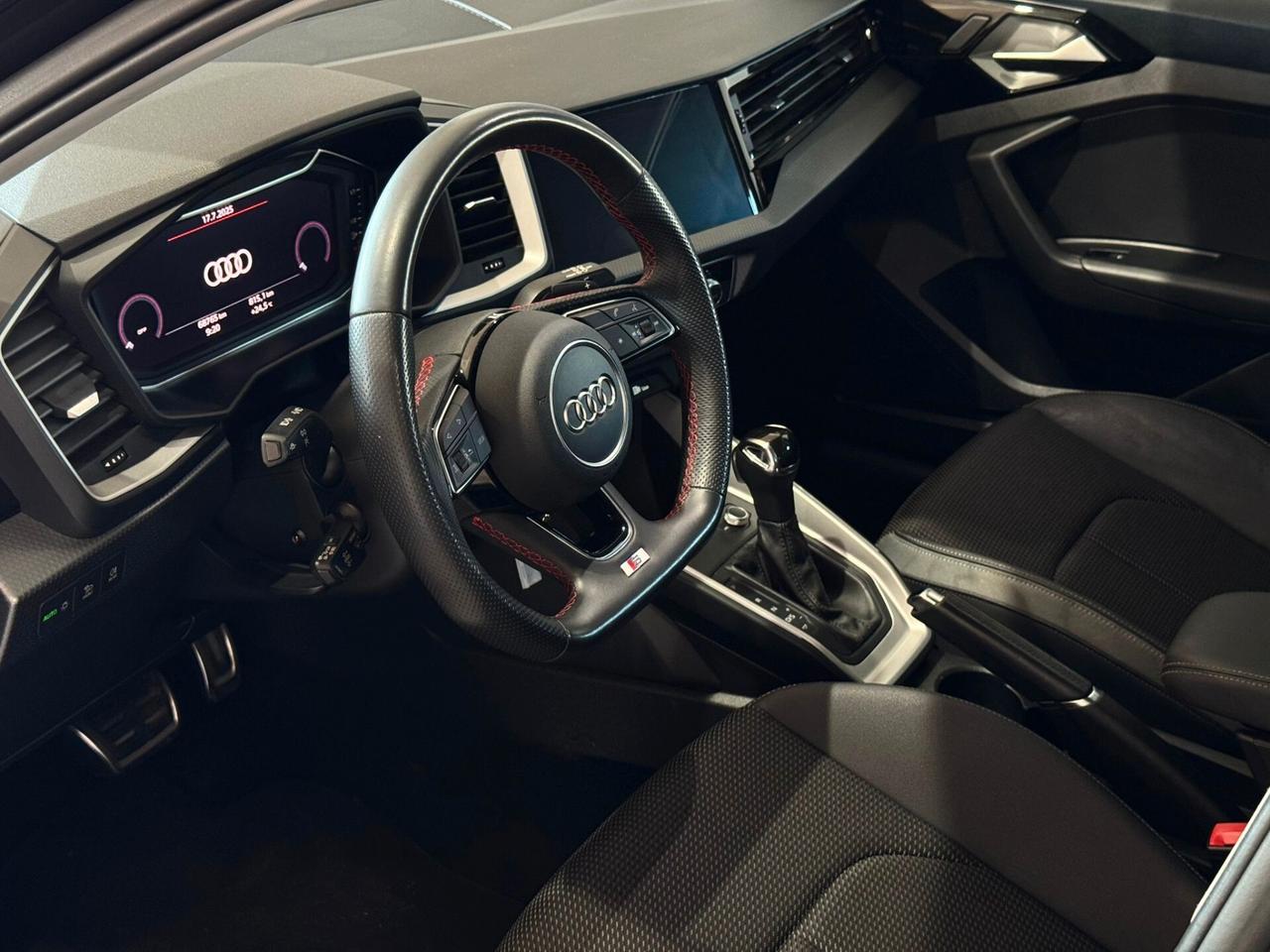 Audi A1 citycarver 30 TFSI S Tronic Identity Contrast