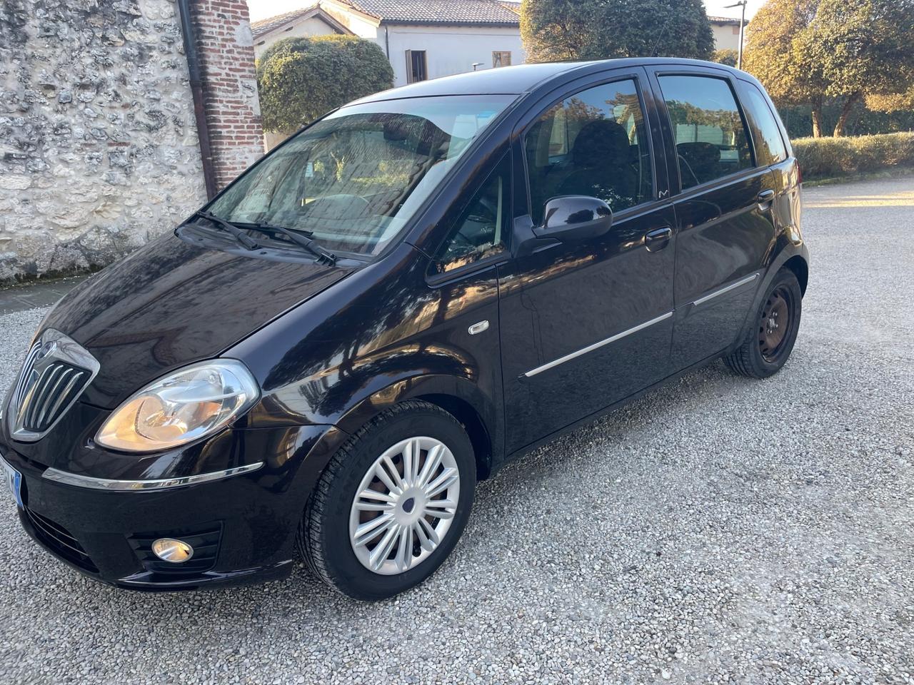 Lancia MUSA 1.4 benzina anno 2011 km 140. Mila