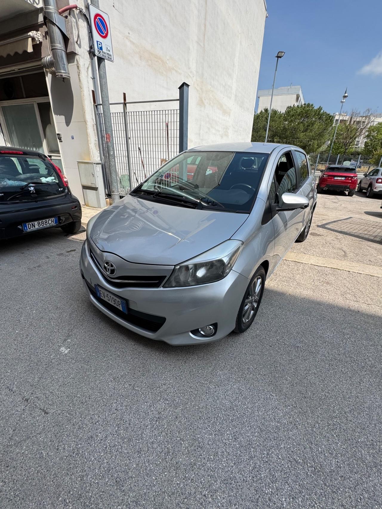 Toyota Yaris 1.0 5 porte Lounge