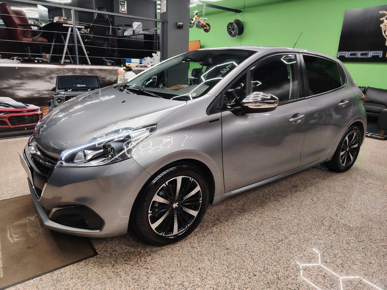 Peugeot 208 BlueHDi 100 S&S 5 porte Signature