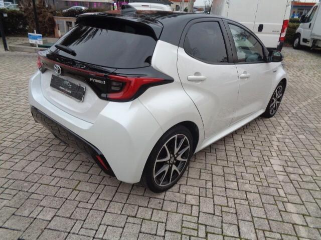 Toyota Yaris 1.5 Hybrid 5 porte Style BIANCO PERLATO TETTO NERO NAVIGAZIONE