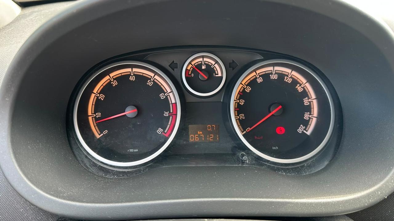 Opel Corsa 1.2 3 porte b-color