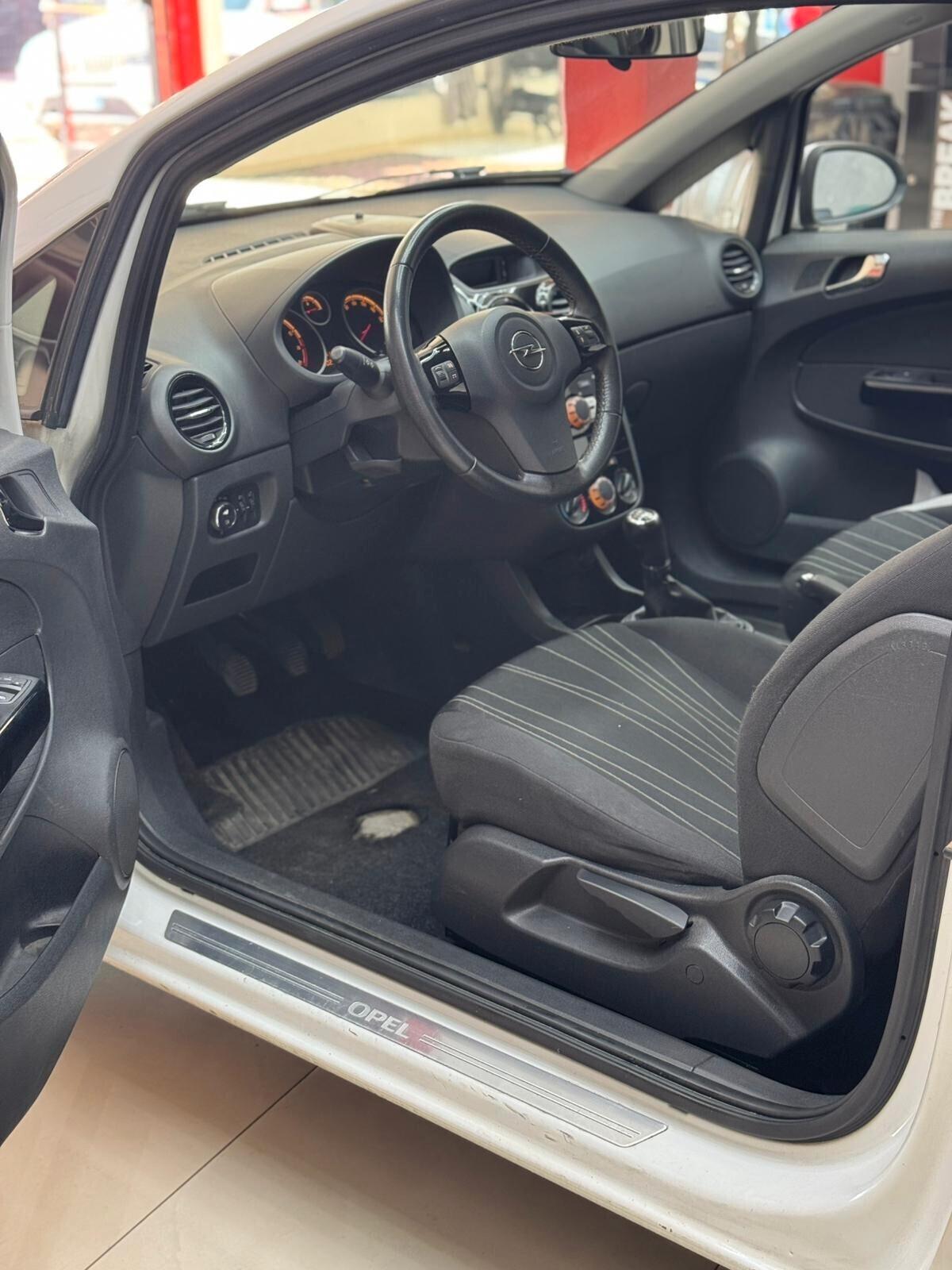 Opel Corsa 1.2 3 porte Club