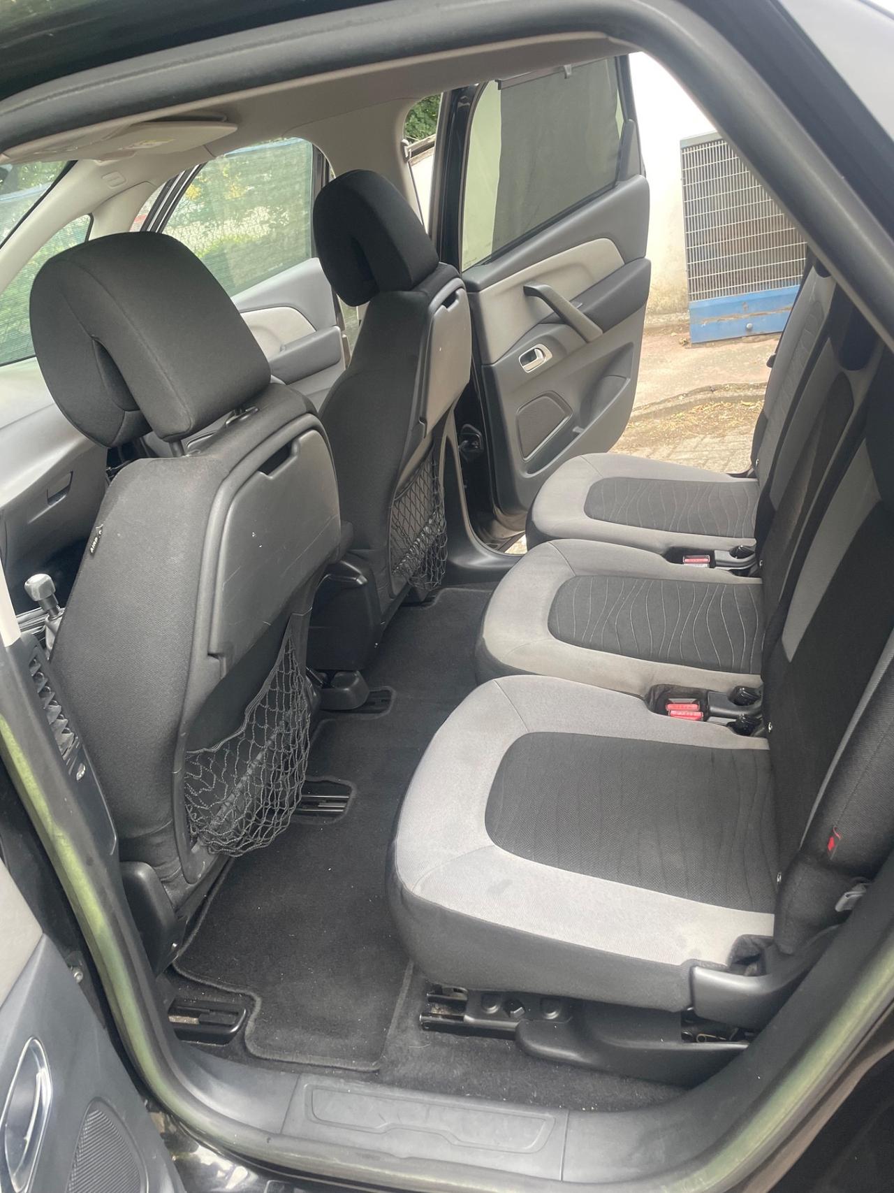 Citroen C4 Picasso 1.6 e-HDi anno 2014..€4999