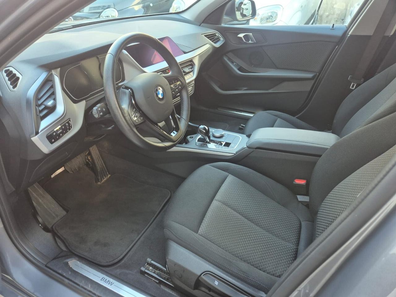 Bmw 116d 5p. CAMBIO AUTOMATICO OK NEOPATENTATI