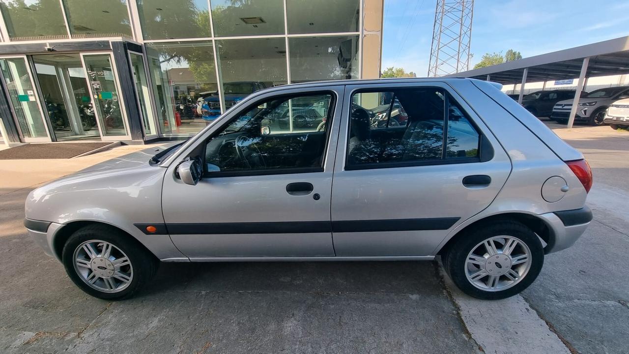 Ford Fiesta 1.2i 16V cat 5 porte Ghia