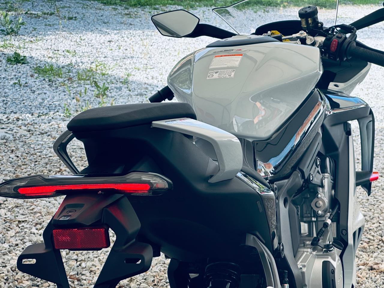 CF Moto 675SR-R - Aerolite Grey