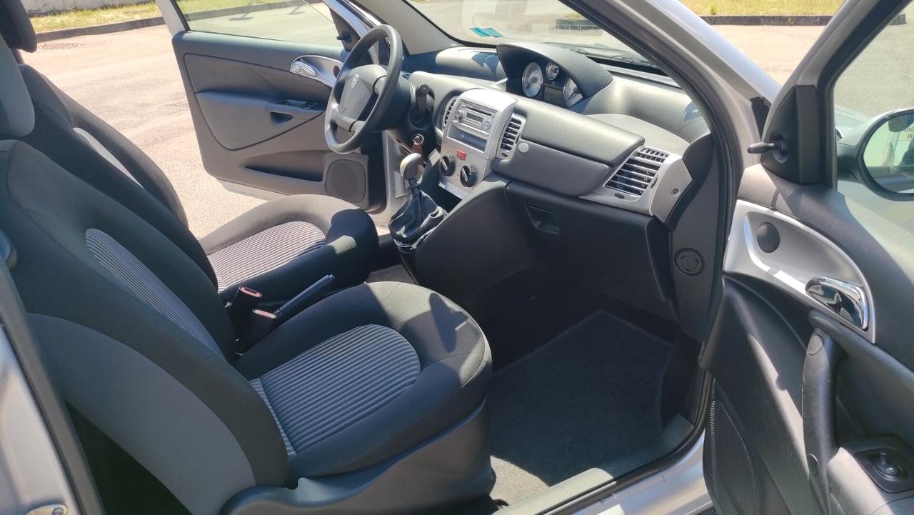 Lancia Ypsilon 1.2 soli 62000km NEOPATENTATI - 2009
