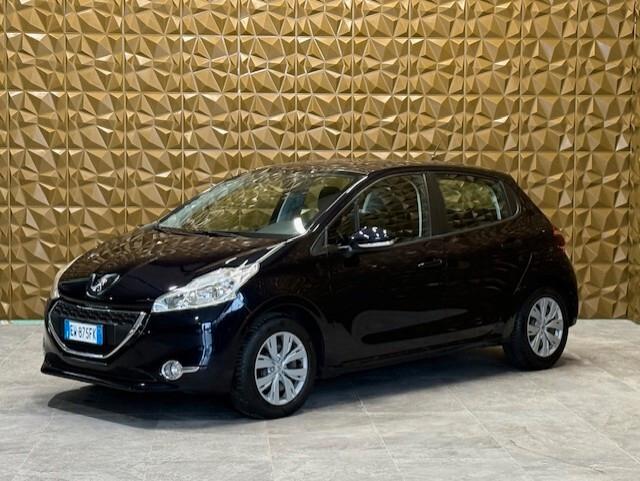 Peugeot 208 1.4 HDi 68 CV 5 porte Allure