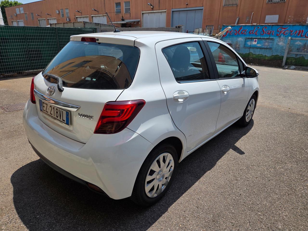 Toyota Yaris 1.0 5 porte Lounge unico proprietario