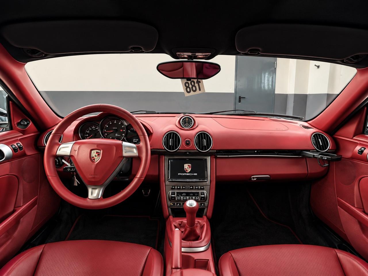 Porsche Cayman 2.7