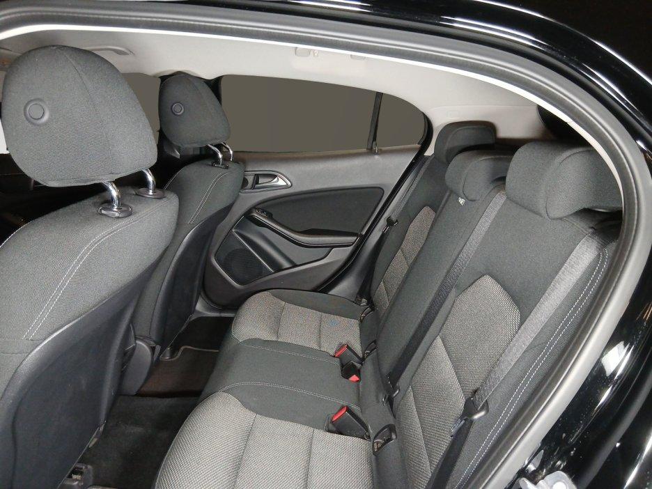 Mercedes-Benz GLA (X156) - GLA 200 d Automatic Business