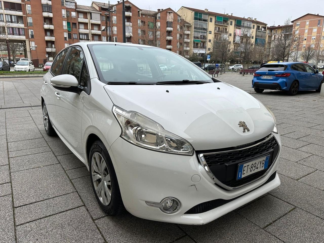 Peugeot 208 1.4 HDi 68 CV 5porte Allure