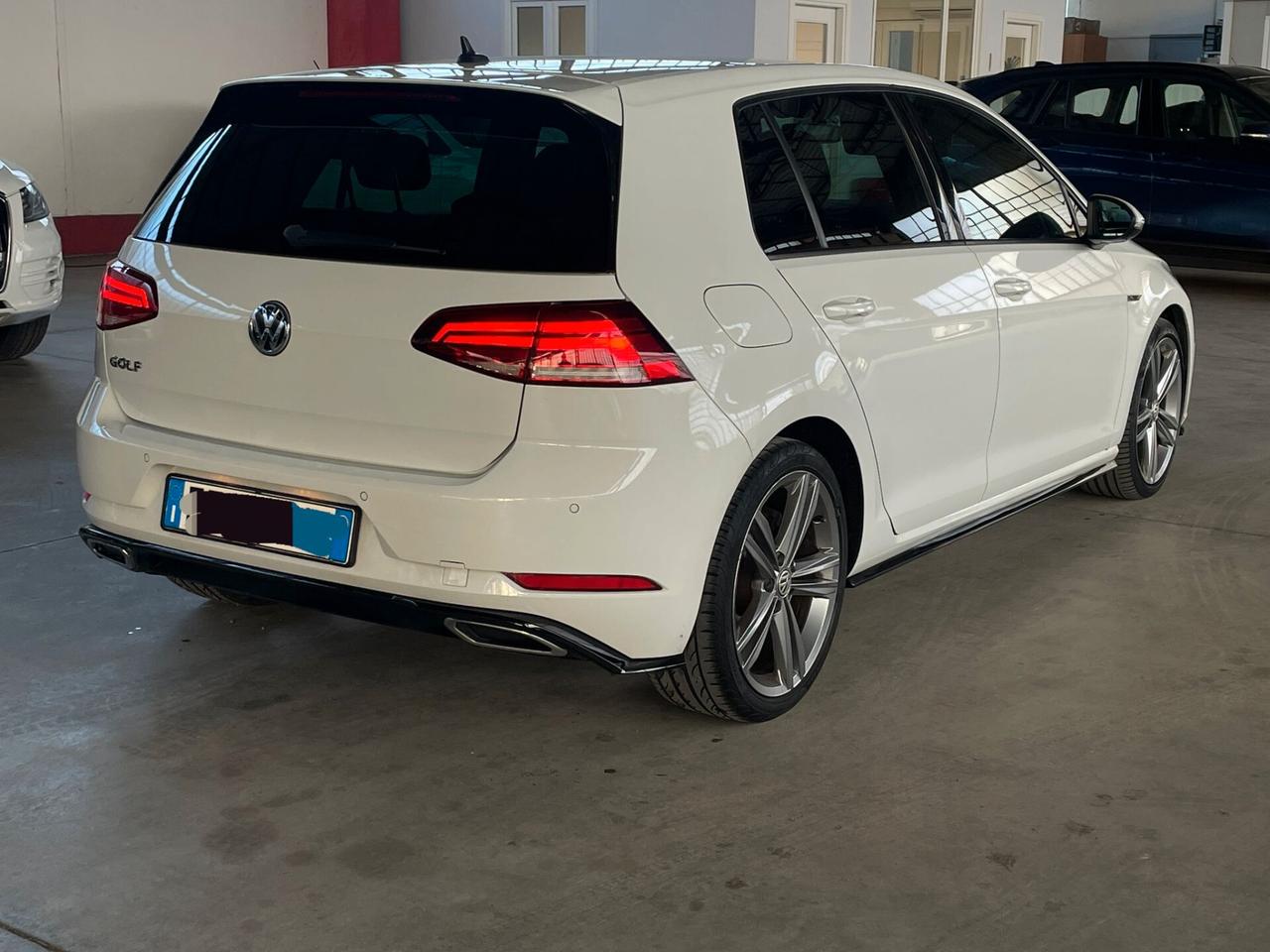 Volkswagen Golf 1.6 TDI 115 CV DSG Sport R-LINE - NEOPATENTATI