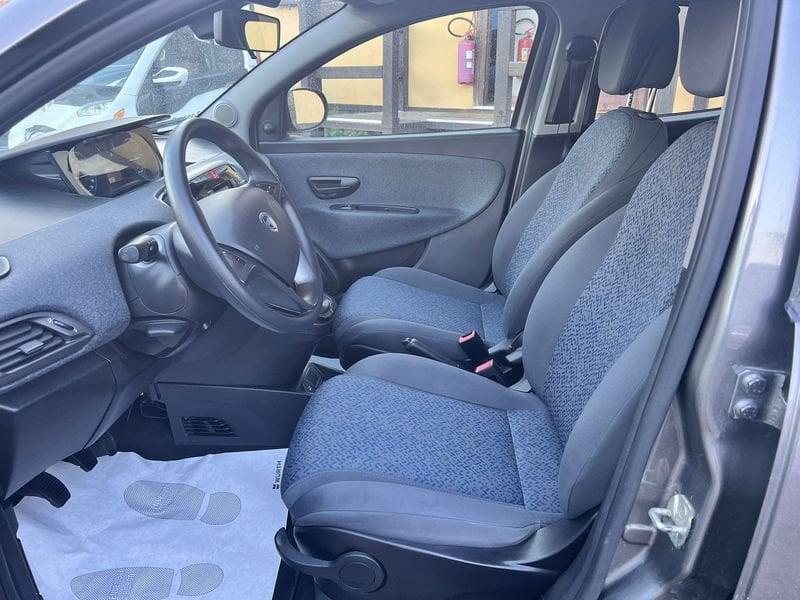 Lancia Ypsilon 1.0 FireFly 5 porte S&S Hybrid Silver