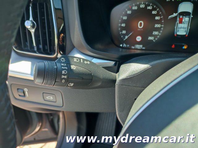 VOLVO XC60 B4 (d) AWD Geartronic Momentum Pro