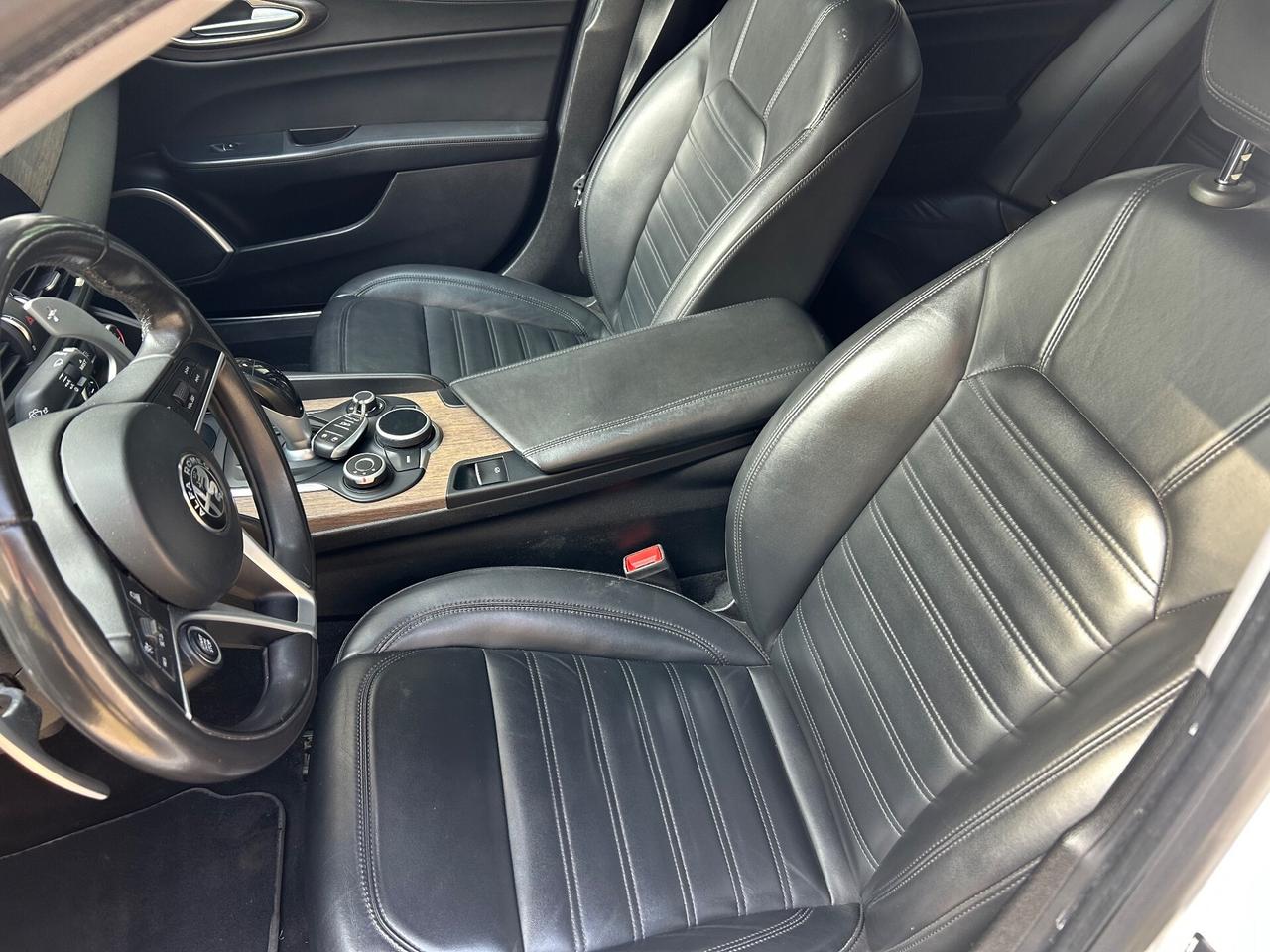 Alfa Romeo Giulia 2.2 Turbodiesel 180 CV AT8 Business Sport Launch Ed.