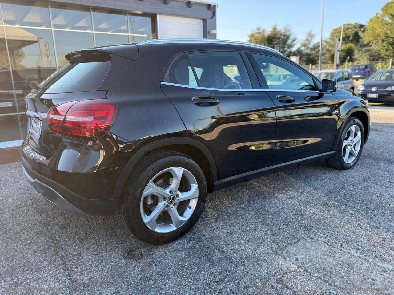 MERCEDES-BENZ GLA 200 d Automatic Premium