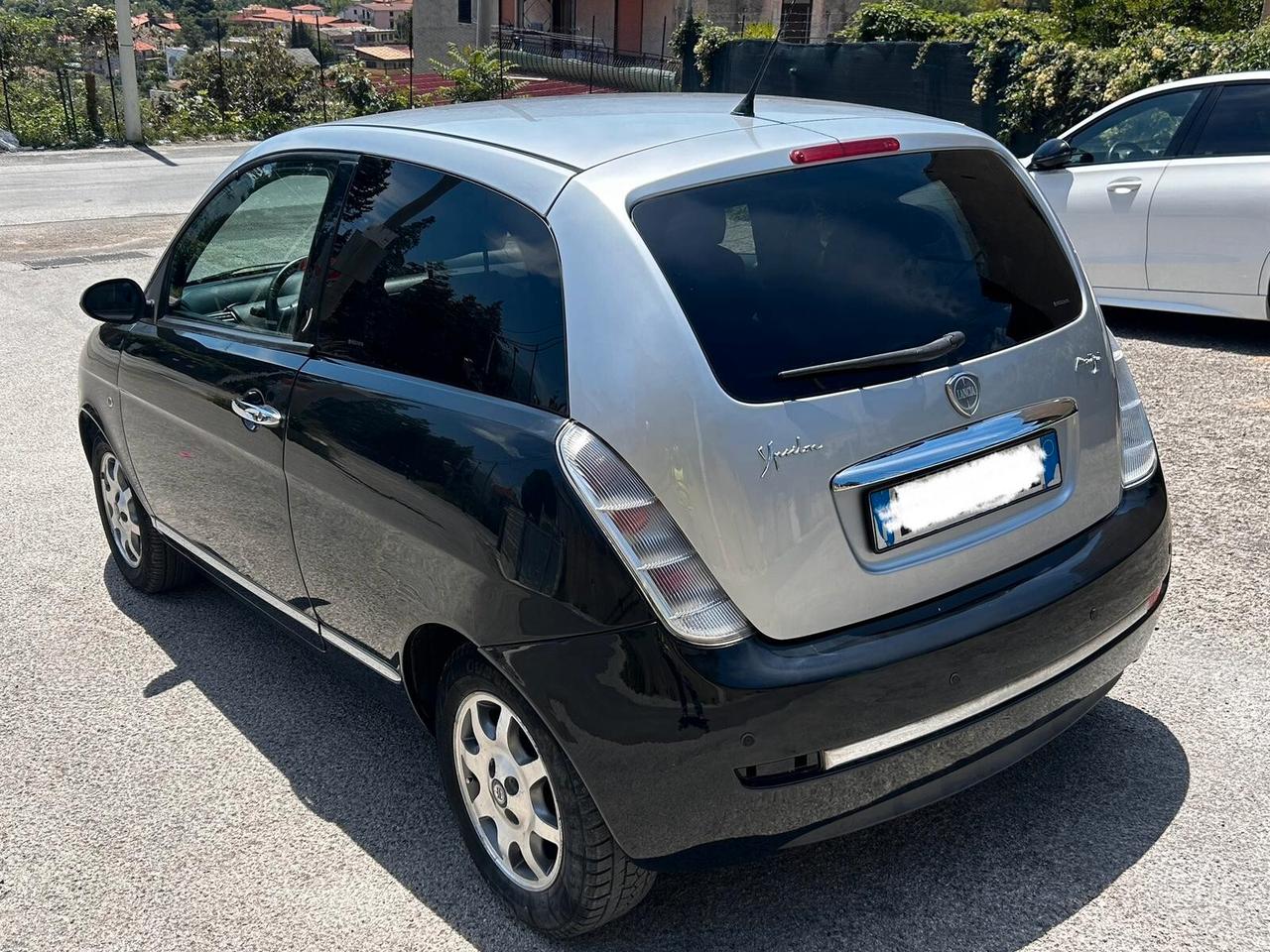 Lancia Ypsilon 1.3 MJT 75 CV Platino