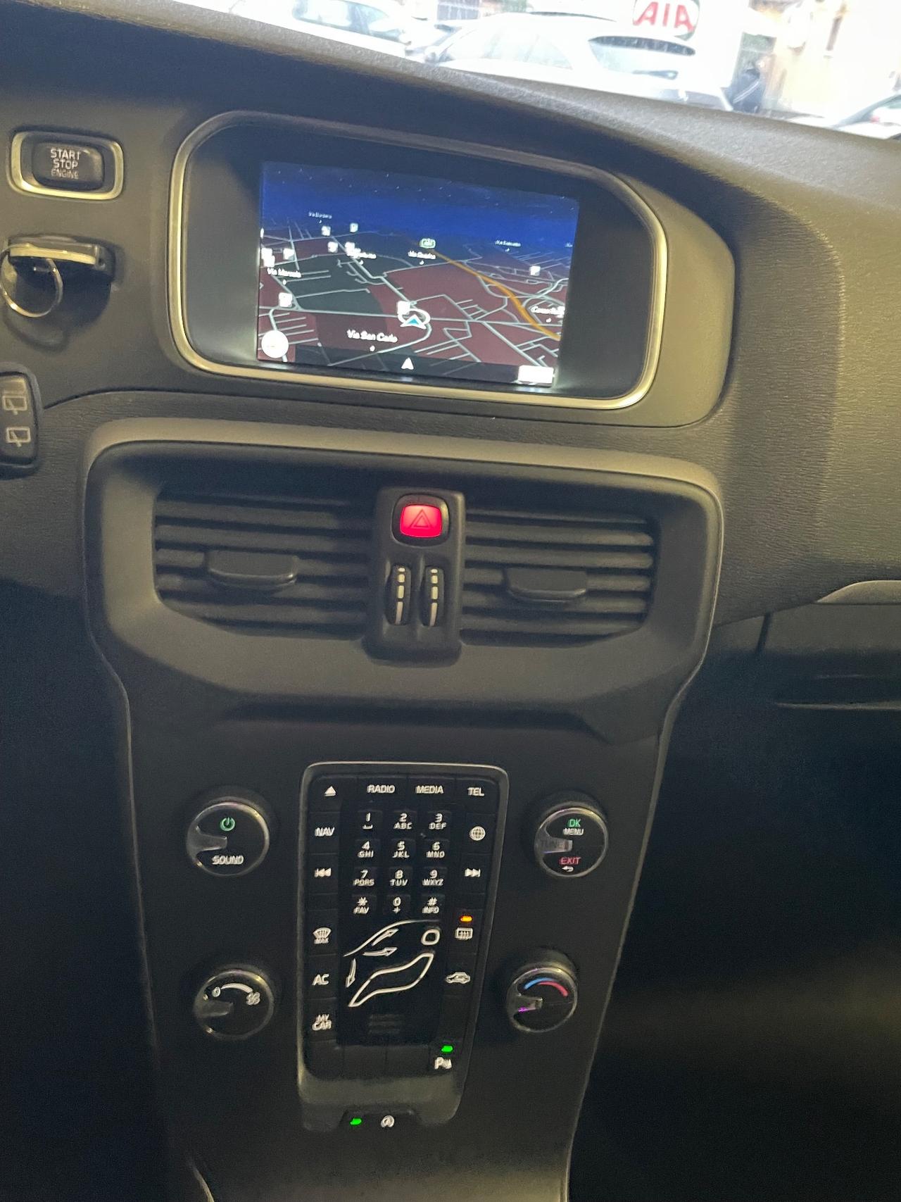 Volvo V40 D2 1.6 Momentum - Nessun vincolo -