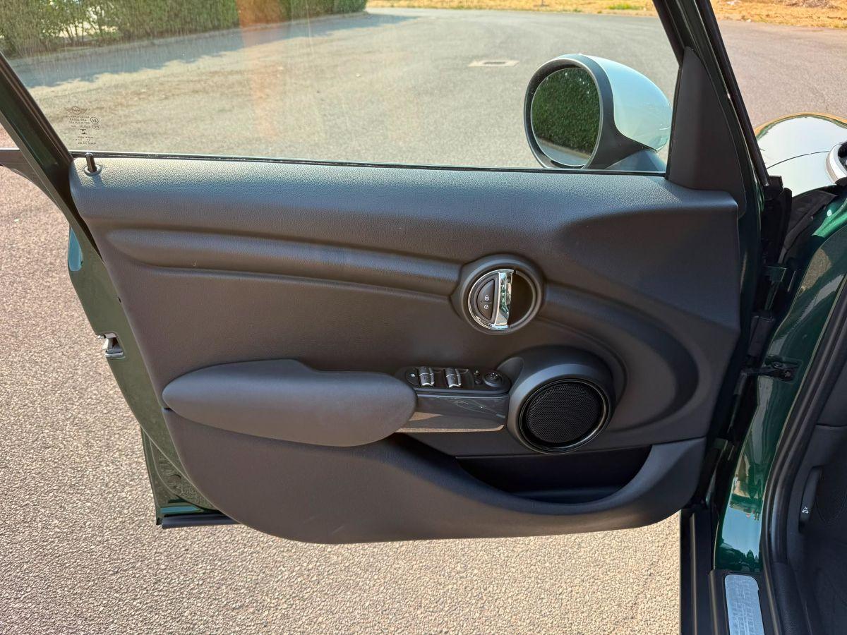 MINI 1.5 COOPER D BOSTON SEVEN 5 Porte; Tetto Panoramico e Apribile Elettricamente;