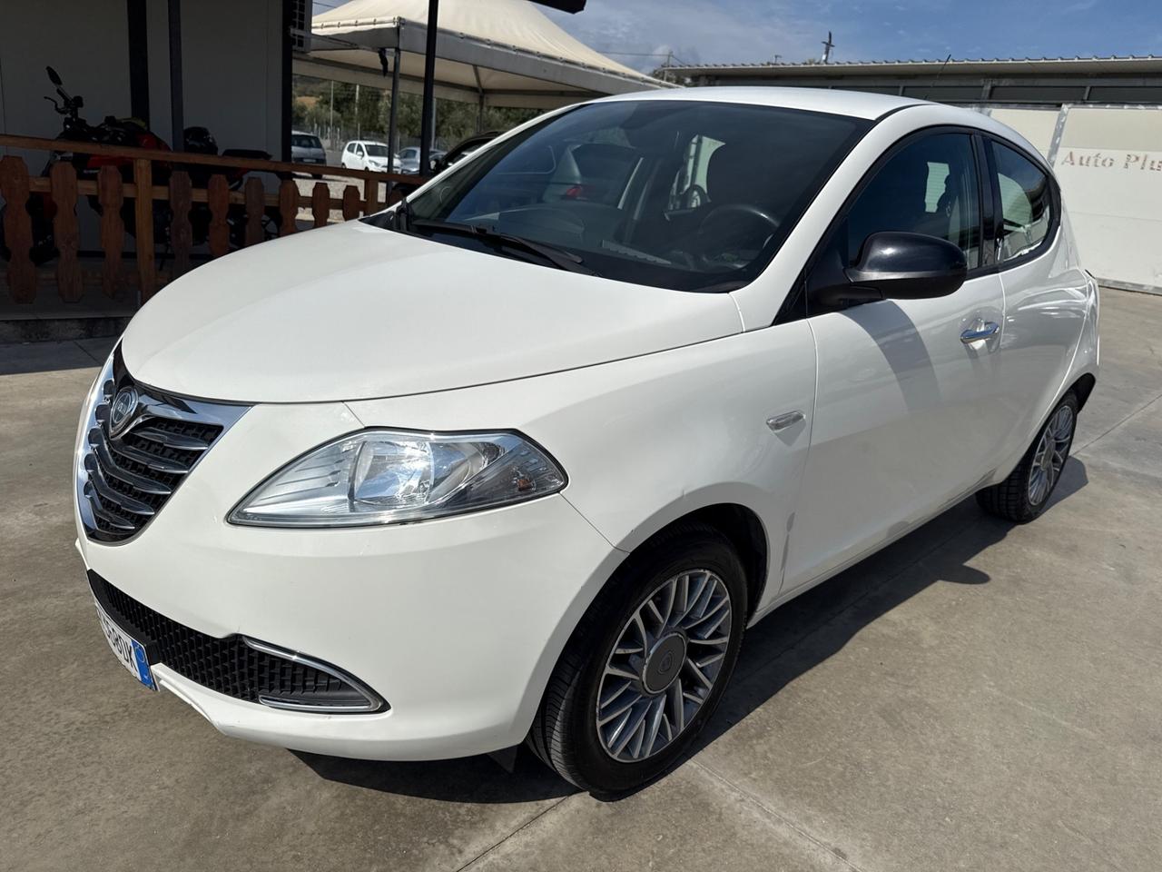Lancia Ypsilon 1.2 69 CV 5 porte Gold