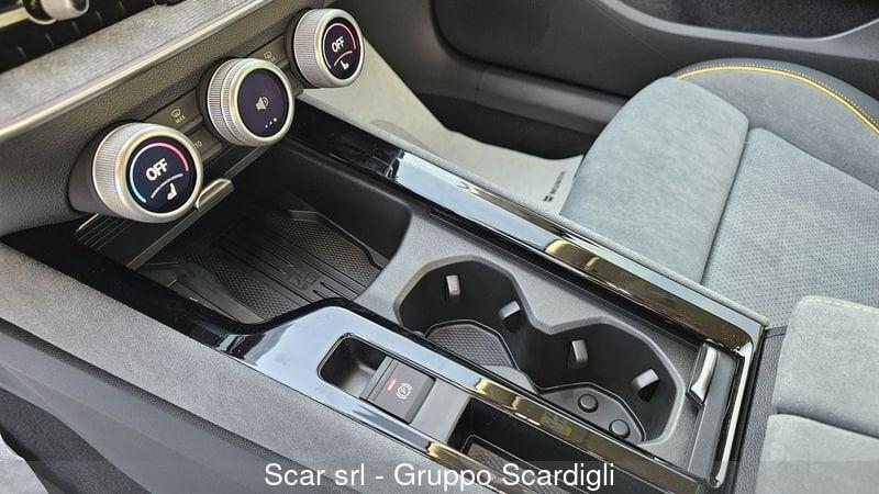 Skoda Superb 2.0 TDI DSG Wagon Style interno design selection