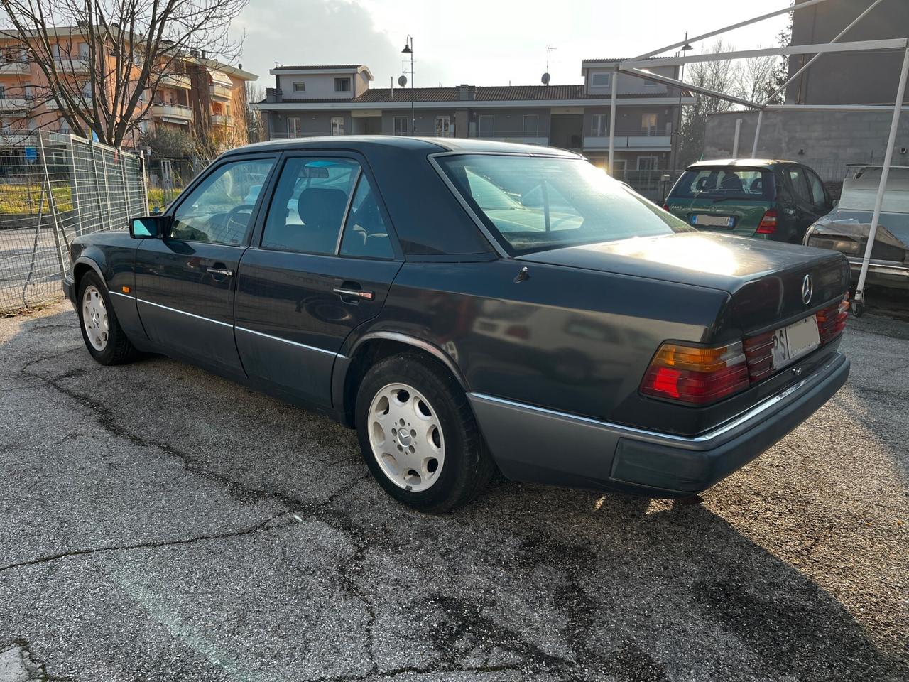 Mercedes-benz 230E