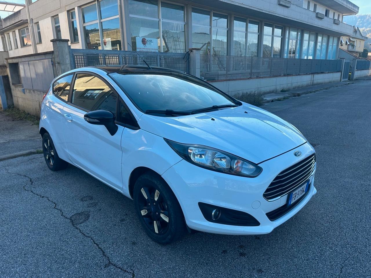Ford Fiesta 1.4 3 porte Bz.- GPL Black & White Edition ok neo patentati