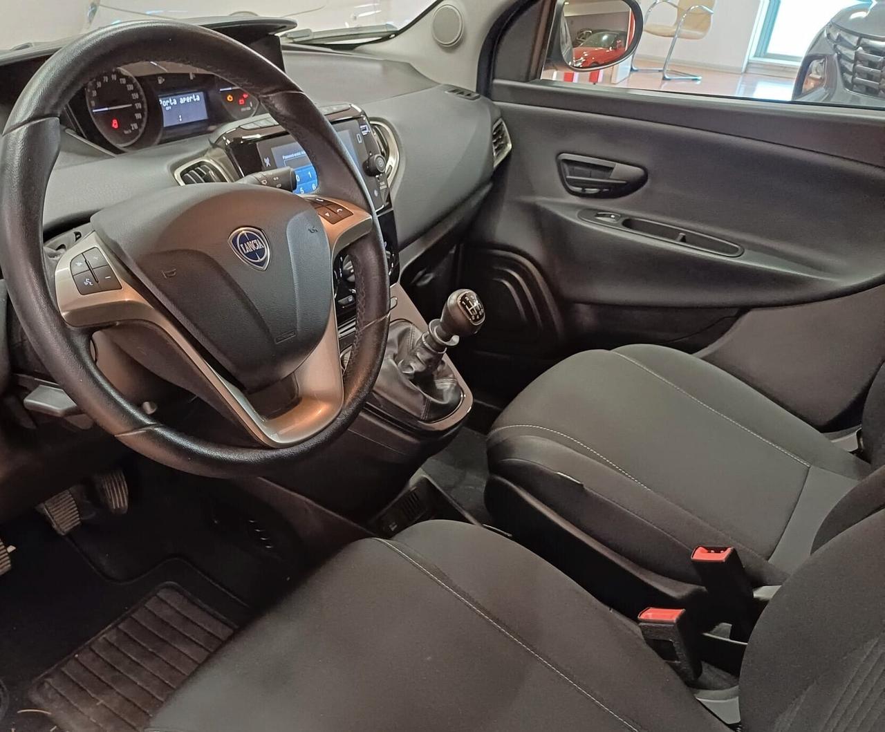 Lancia Ypsilon 1.0 FireFly 5 porte S&S Hybryd Gold