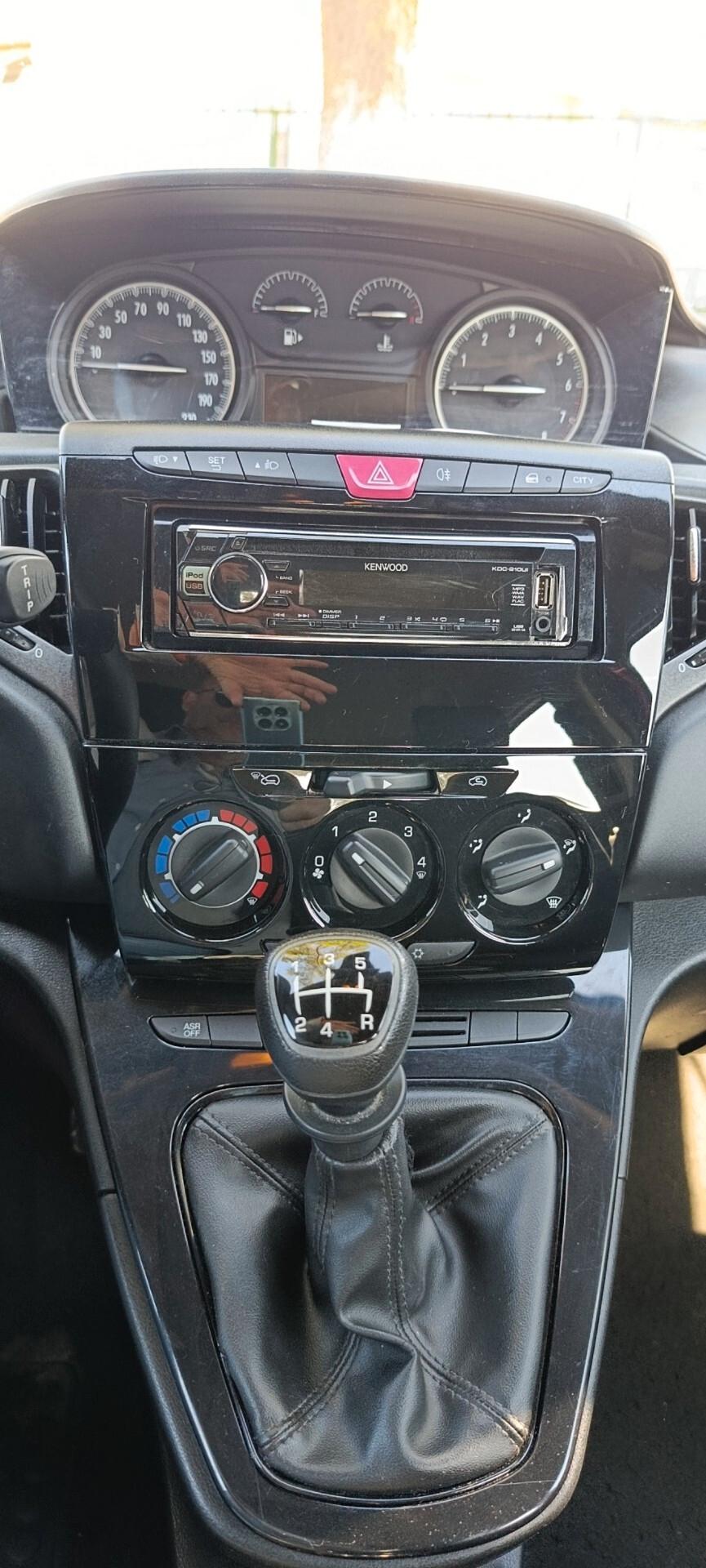 Lancia Ypsilon 1.2 5 porte Gold NEOPATENTATI