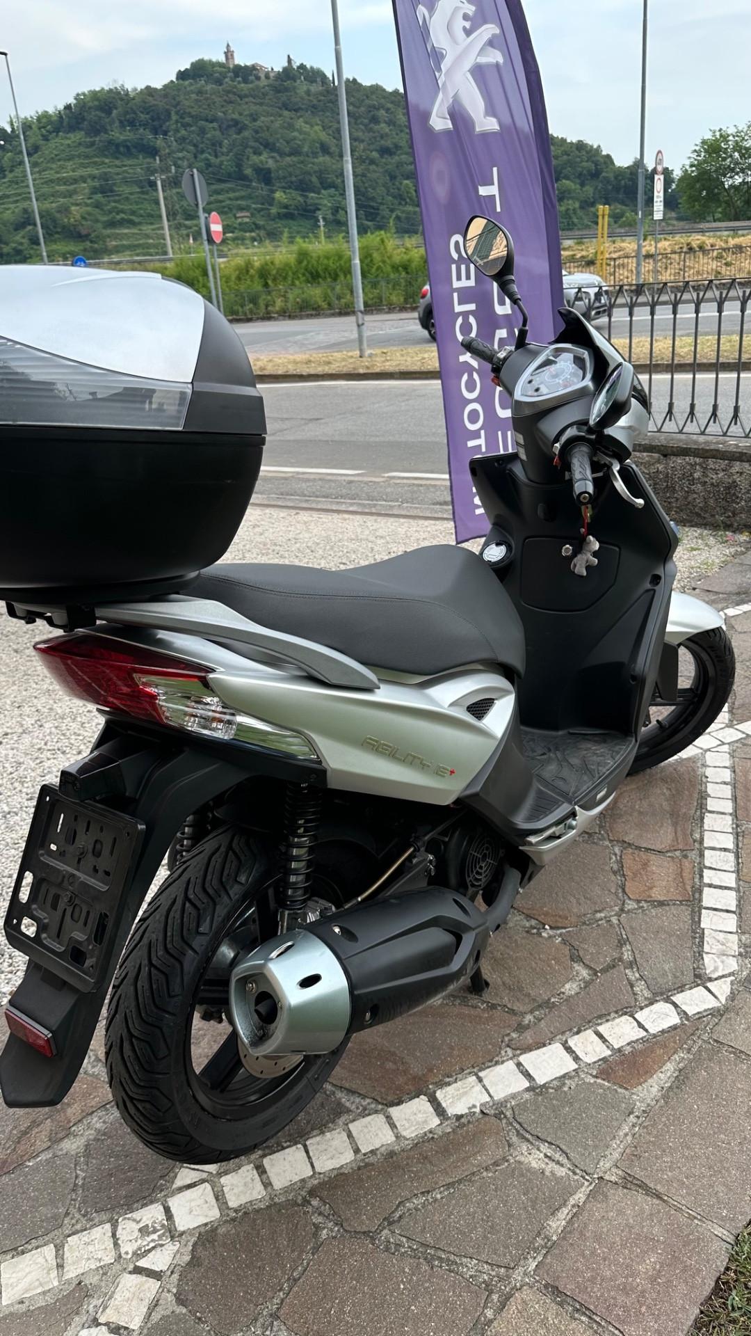 Kymco Agility 125 R 16 Plus Parabrezza e bauletto