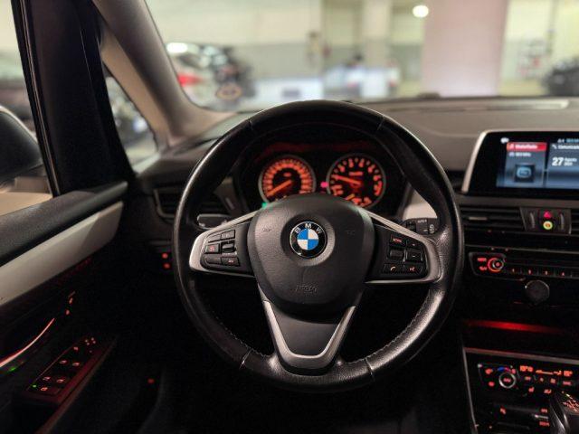 BMW 220 i Active Tourer Advantage automatica