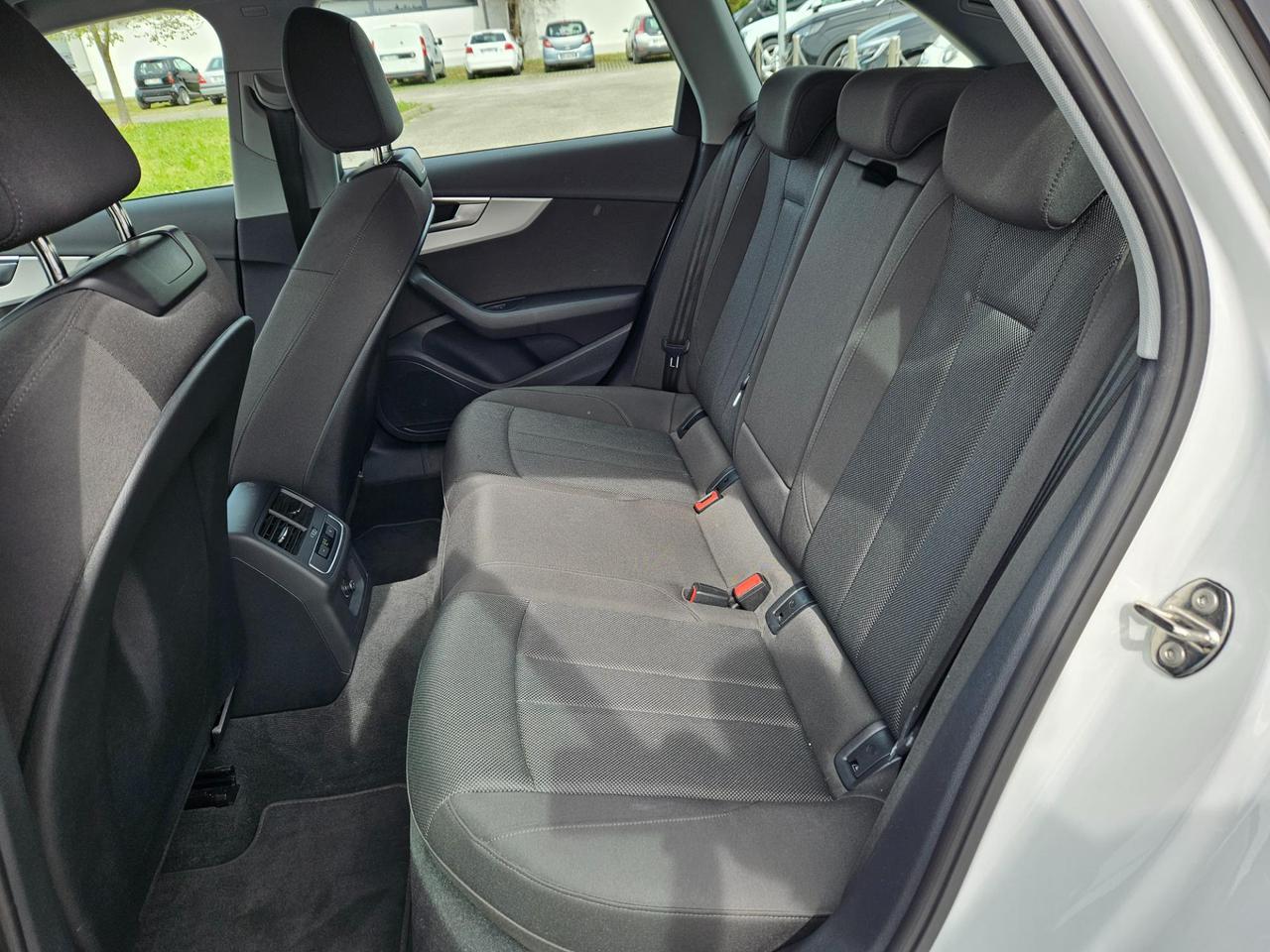 Audi A4 Avant 35 2.0 tdi mhev Business Advanced 163cv s-tronic