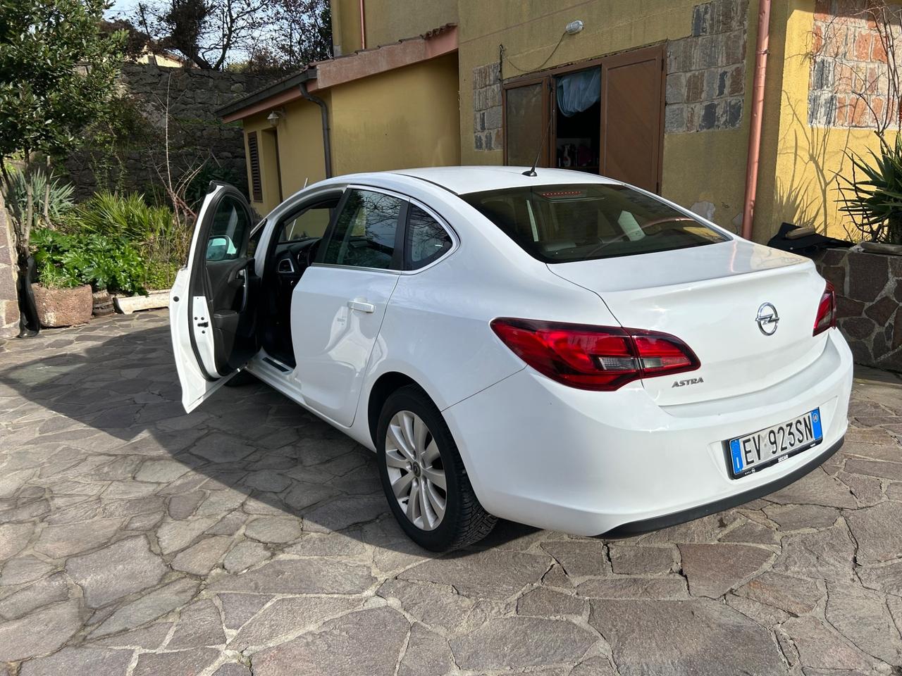 Opel Astra 1.6 CDTI 136CV