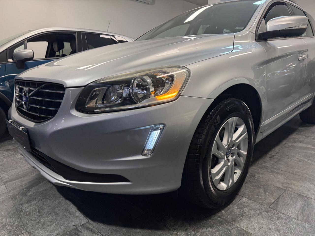 Volvo XC60 D4 R-design Momentum