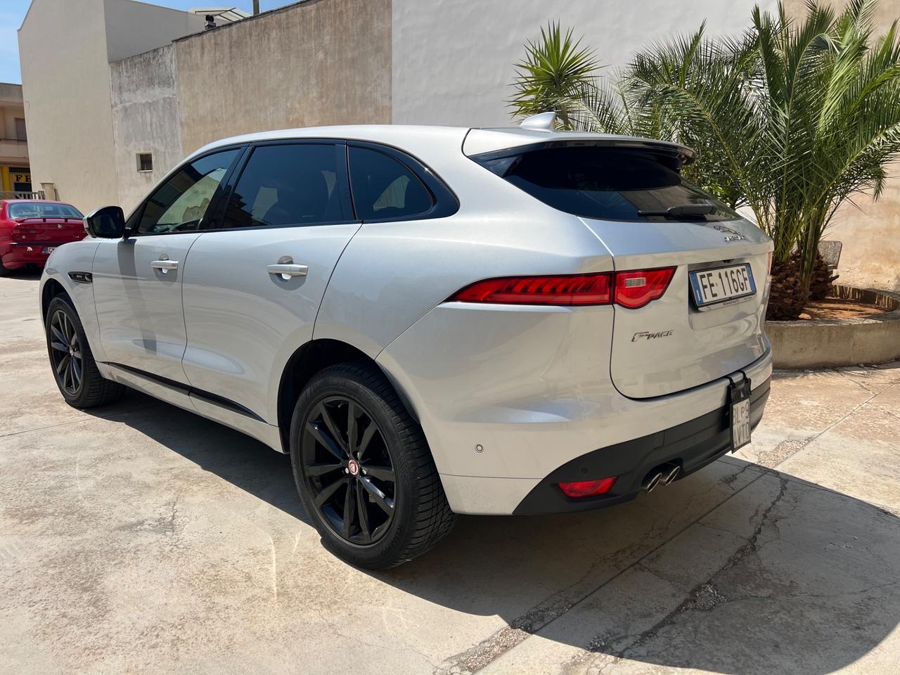 Jaguar F-Pace 2.0 D 180 CV AWD aut. R-Sport