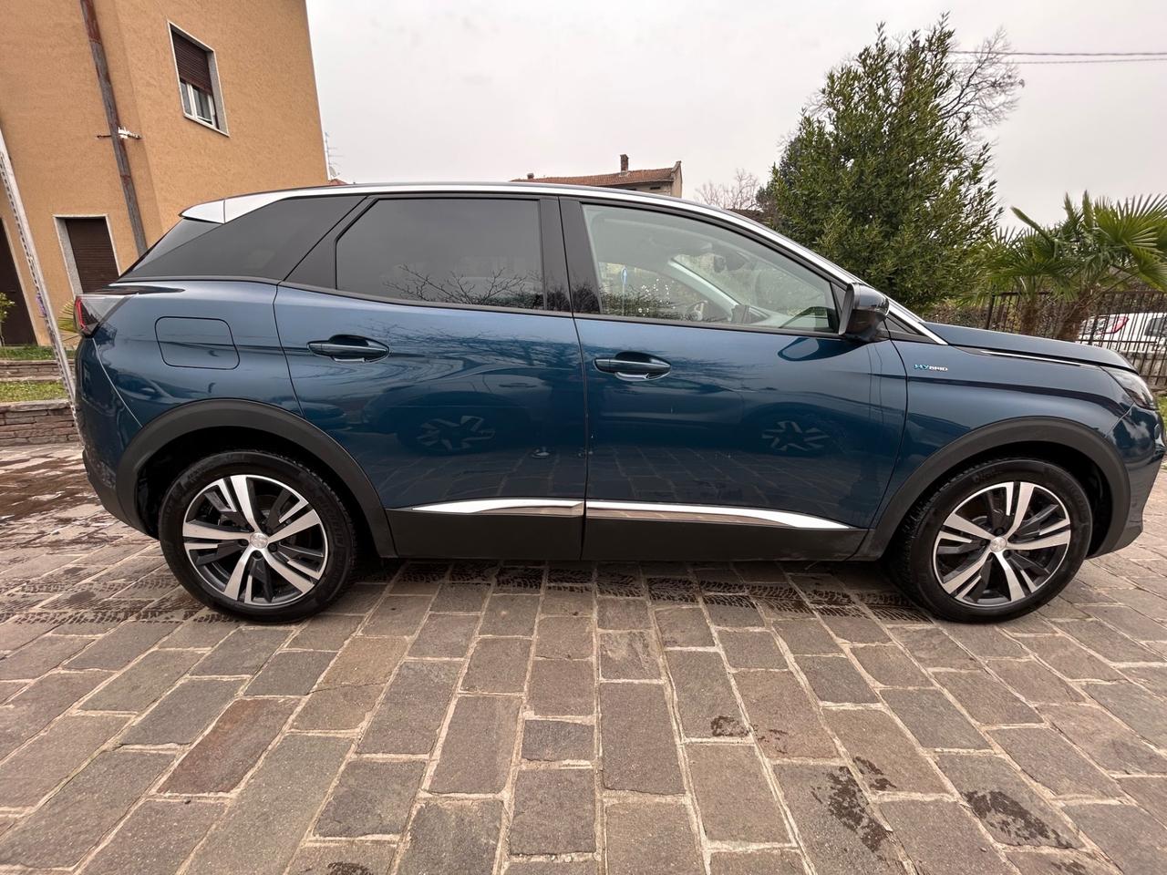 Peugeot 3008 Hybrid 225 e-EAT8 Allure