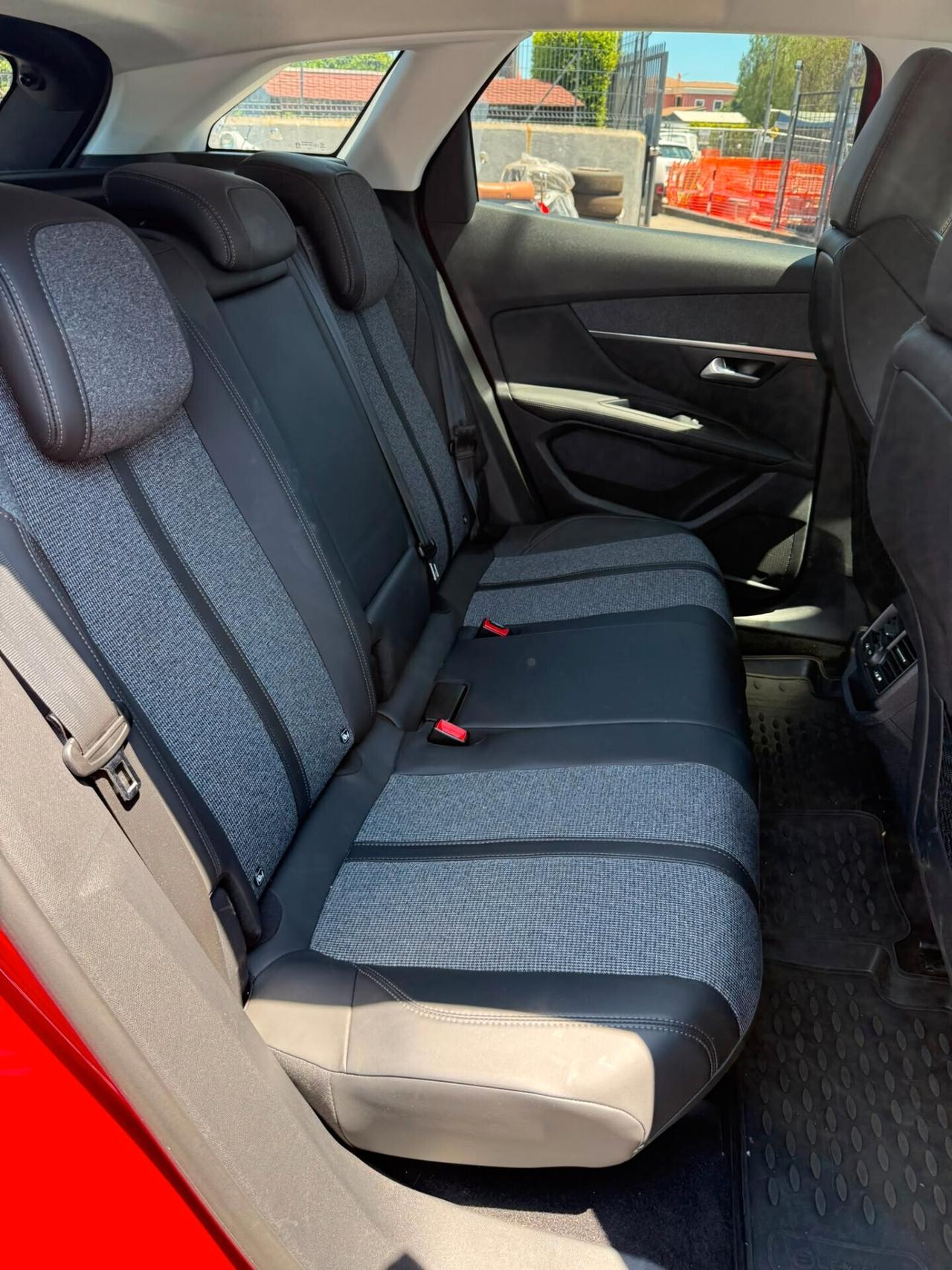 Peugeot 3008 BlueHDi 120 S&S Allure