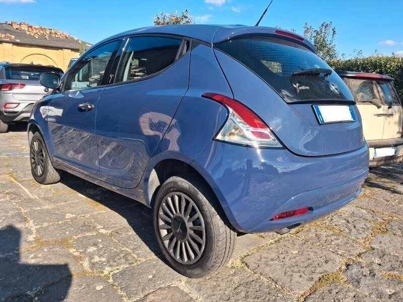 Lancia Ypsilon 0.9 TwinAir 85 CV 5 porte Metano Ecochic