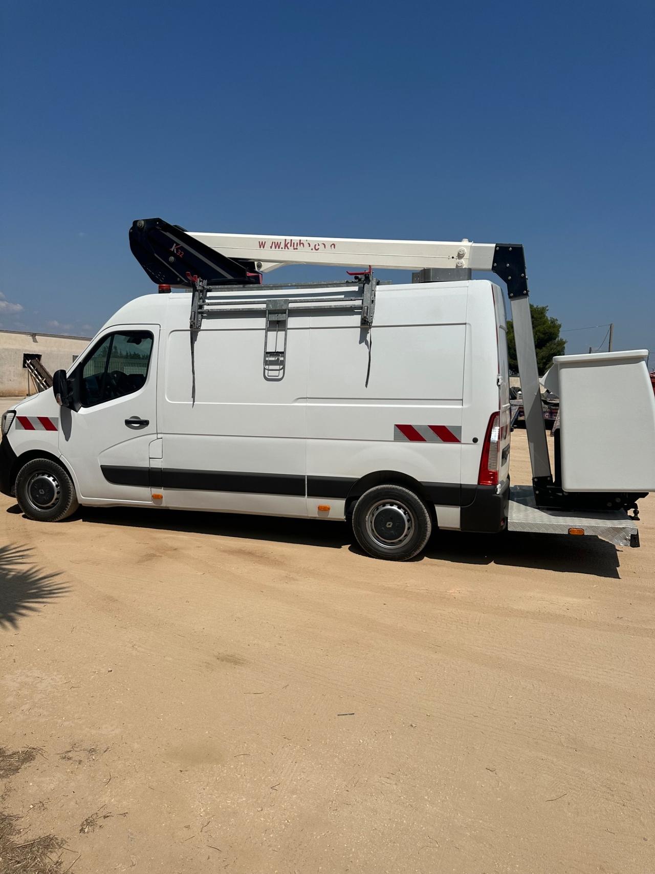 Renault master con piattaforma