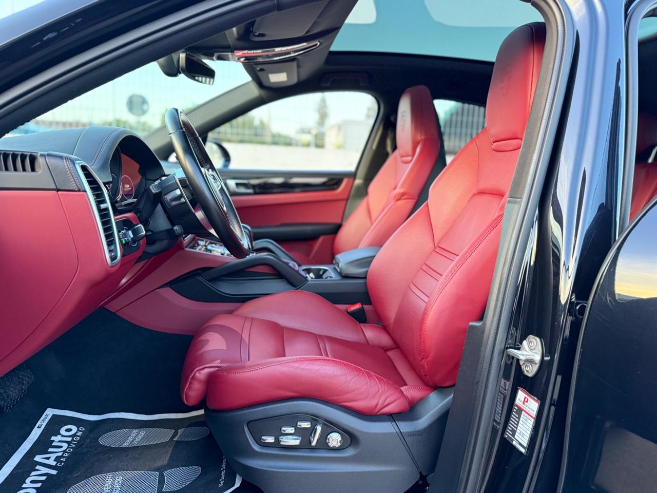 Porsche Cayenne Coupé 3.0 V6 E-Hybrid TETTO,INTERNI in PELLE CARTIER,TELECAMERA ,AAPLE CARPLAY,VIRTUAL COCKPIT