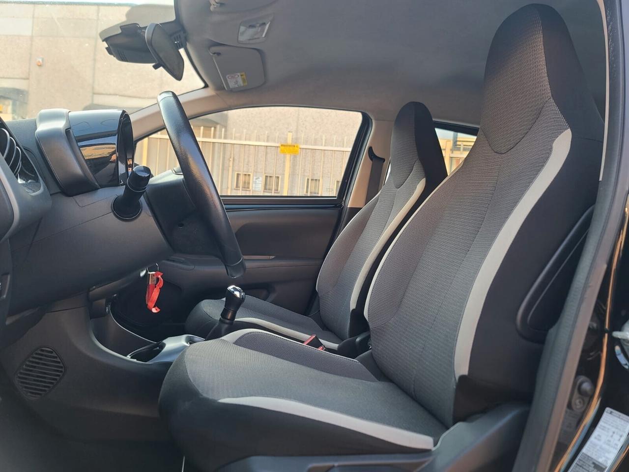 Toyota Aygo Connect 1.0 VVT-i 72 CV 5 porte x-wave