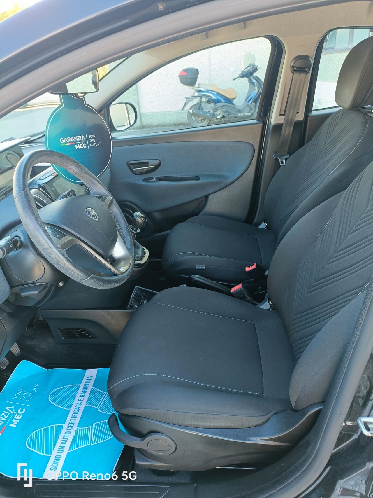 Lancia Ypsilon 1.0 FireFly 5 porte S&S Hybrid Ecochic Gold