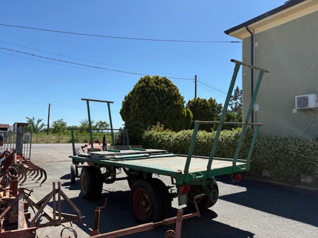 Rimorchio agricolo marca VIBERTI per trasporto rotoballe