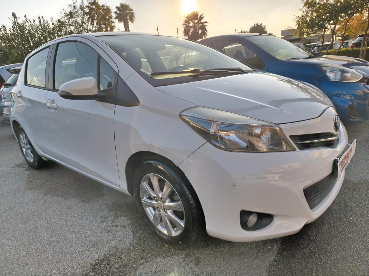 TOYOTA YARIS 1.0 LOUNGE +NAVI
