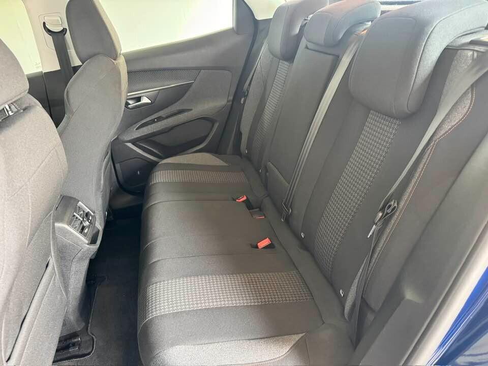 Peugeot 3008 BlueHDi 130 S&S Business
