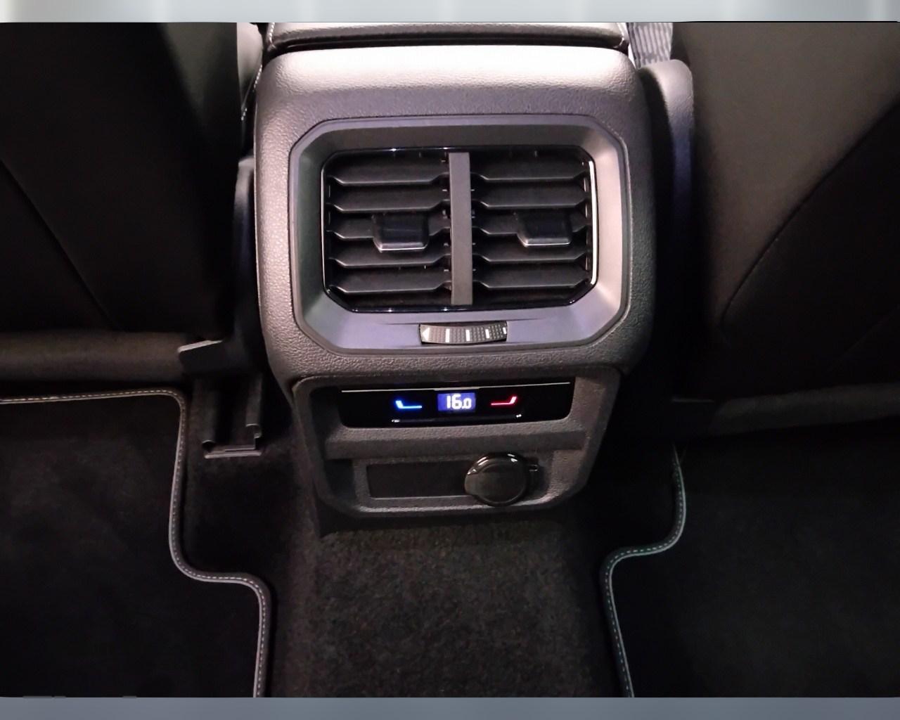 VOLKSWAGEN Tiguan II 2021 - Tiguan 2.0 tdi R-Line 4motion 150cv dsg