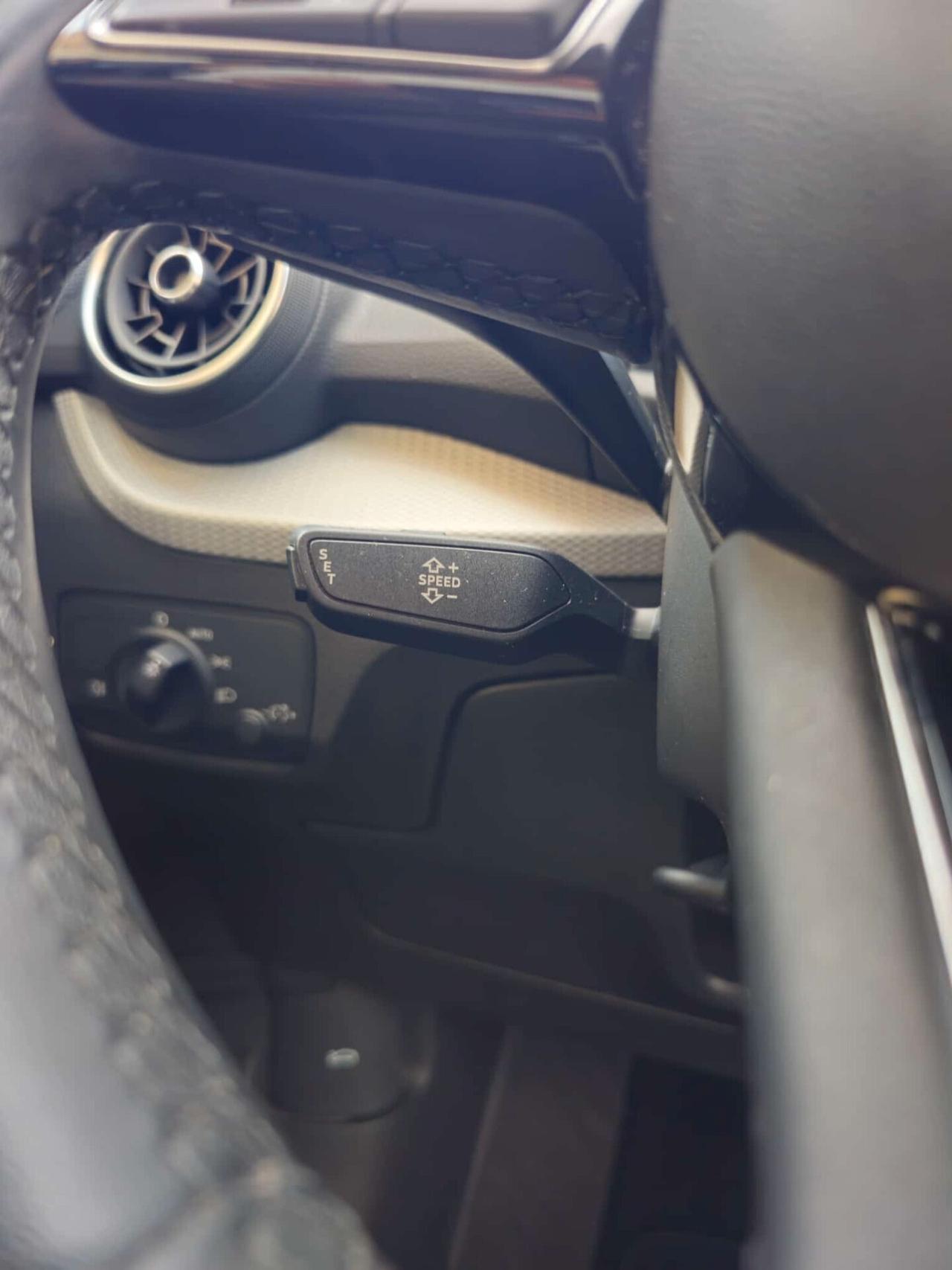 Audi Q2 30 TDI S tronic Business Advanced
